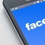 facebook keeps turning dark mode off